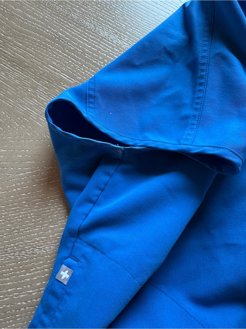 Figs royal blue top is medium bottoms are large - Picture 3 of 7